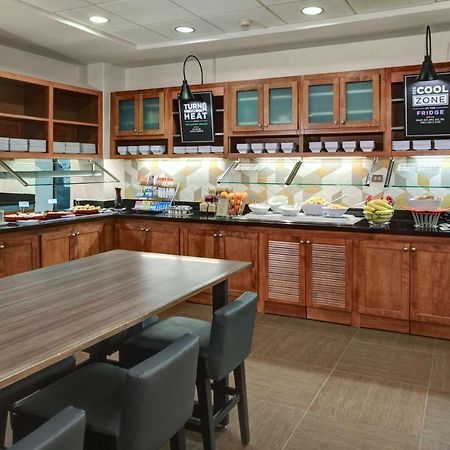 אורורה Hyatt Place Denver Airport מראה חיצוני תמונה