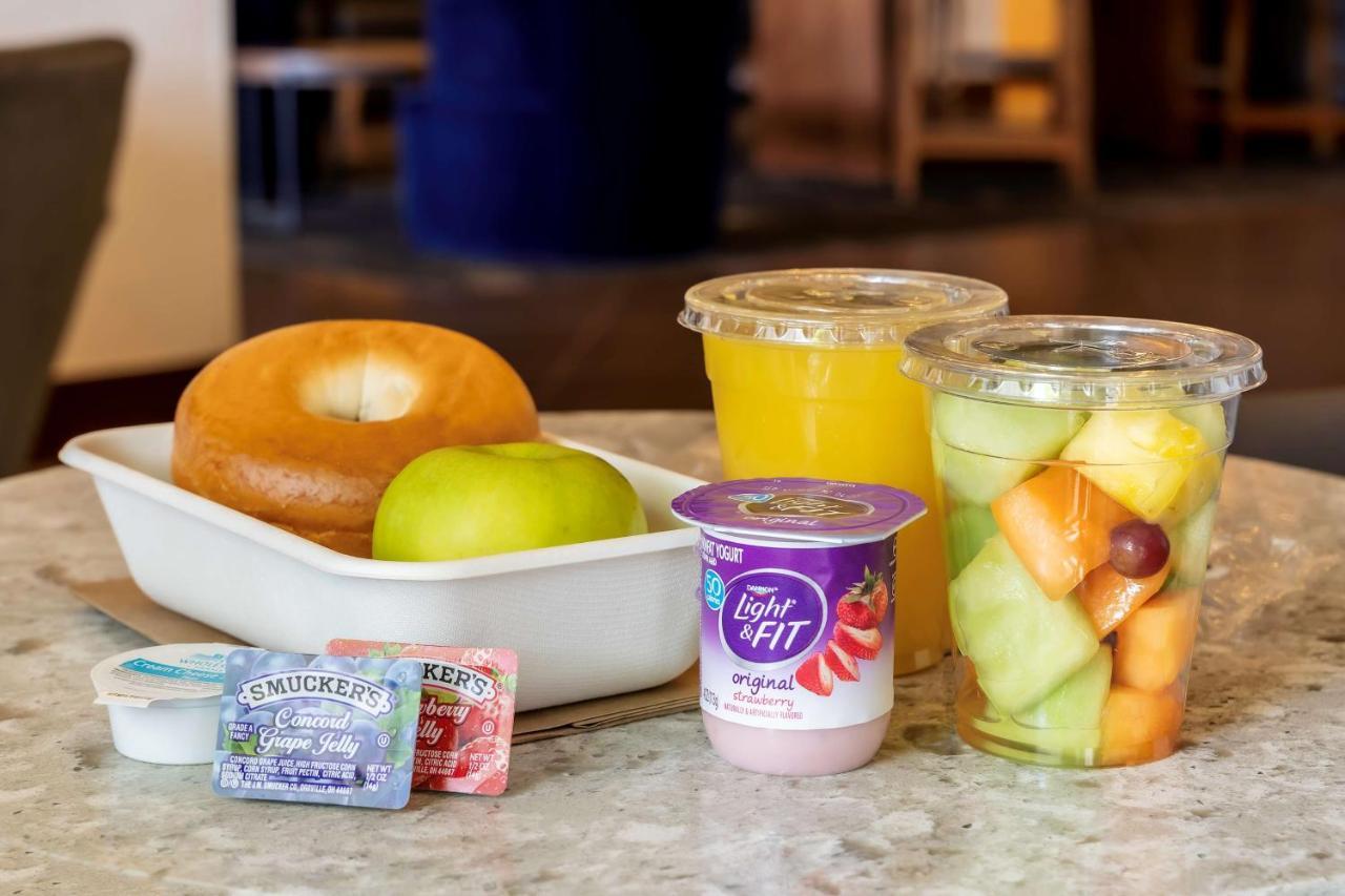 אורורה Hyatt Place Denver Airport מראה חיצוני תמונה