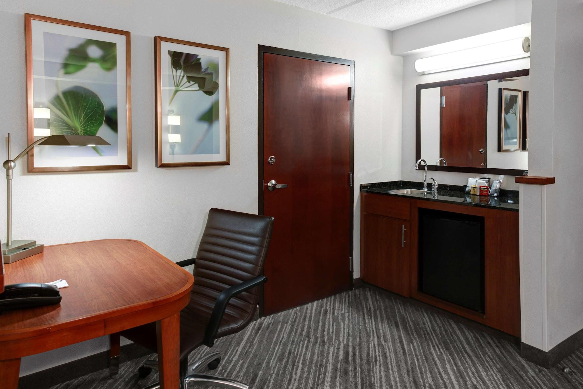 אורורה Hyatt Place Denver Airport מראה חיצוני תמונה