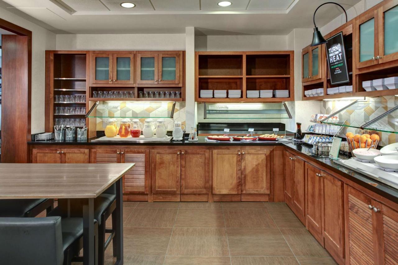 אורורה Hyatt Place Denver Airport מראה חיצוני תמונה