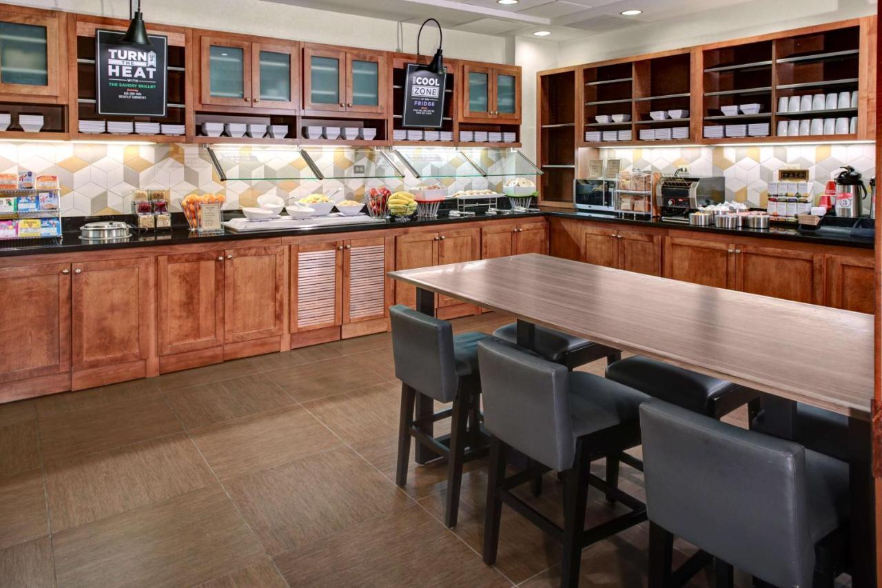 אורורה Hyatt Place Denver Airport מראה חיצוני תמונה