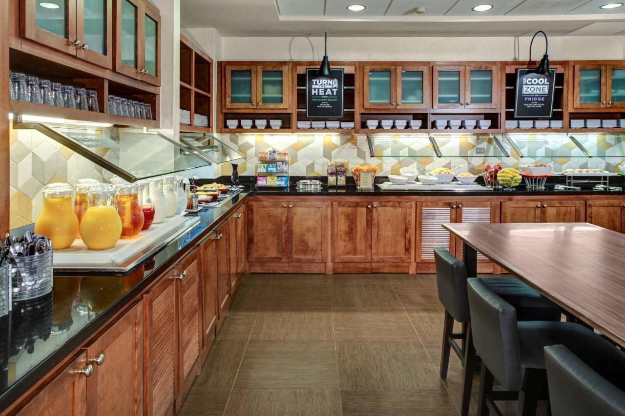 אורורה Hyatt Place Denver Airport מראה חיצוני תמונה