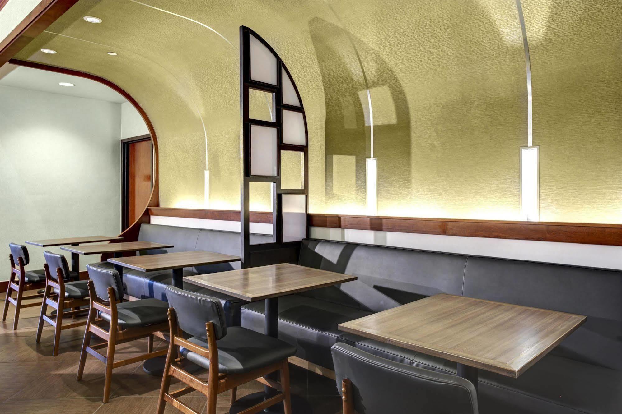 אורורה Hyatt Place Denver Airport מראה חיצוני תמונה