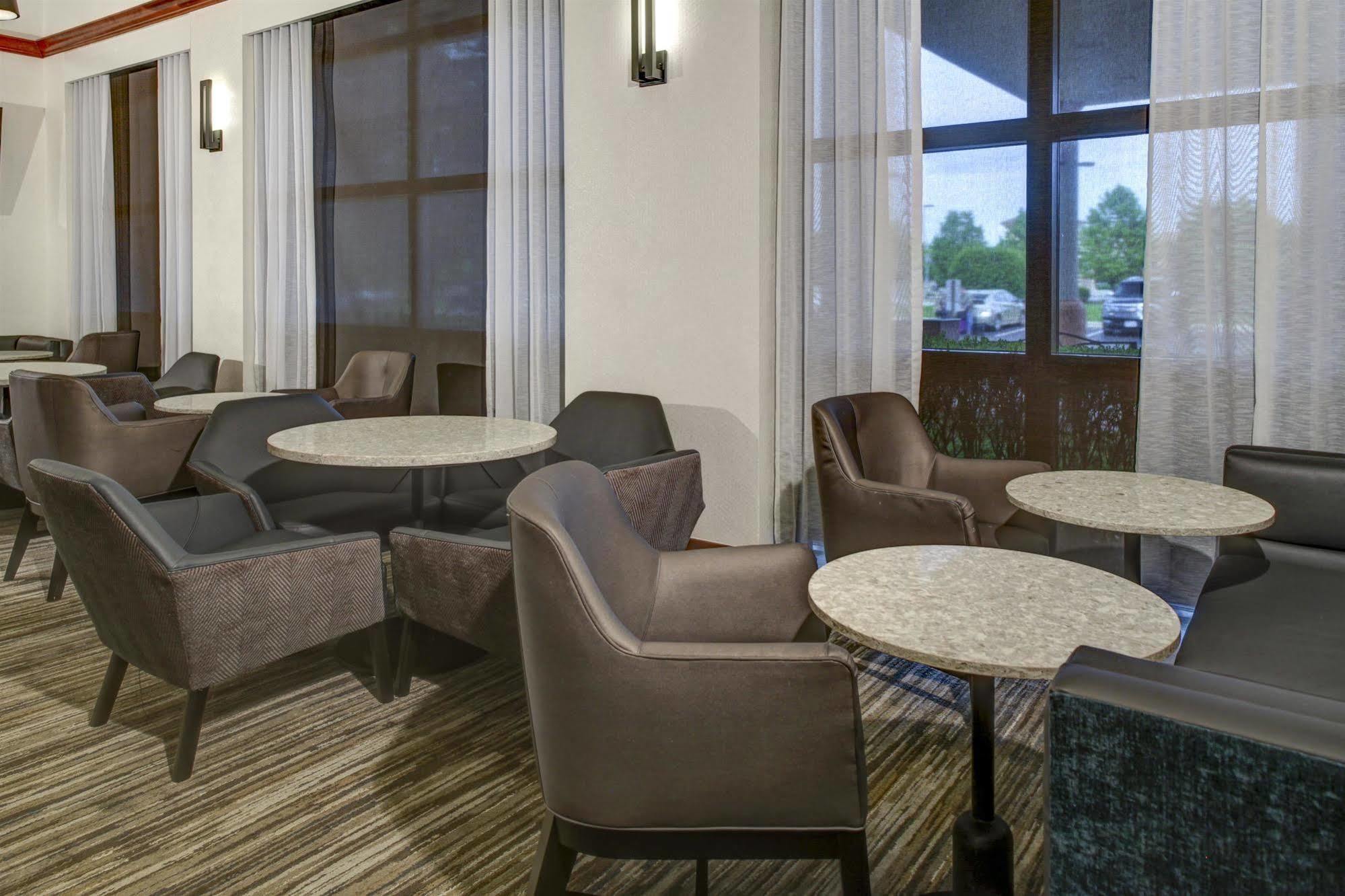 אורורה Hyatt Place Denver Airport מראה חיצוני תמונה