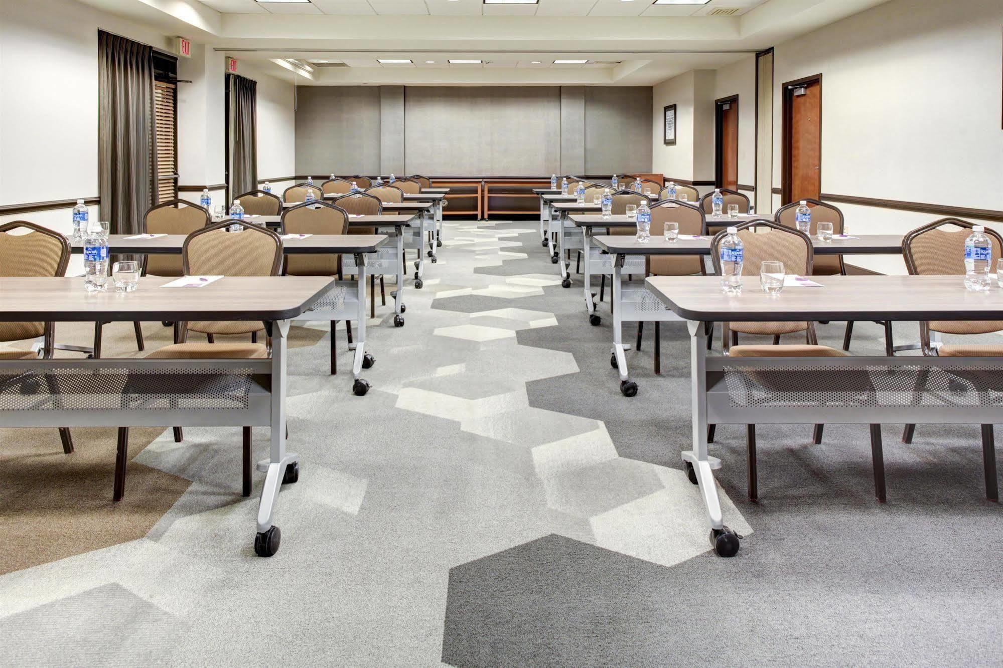אורורה Hyatt Place Denver Airport מראה חיצוני תמונה