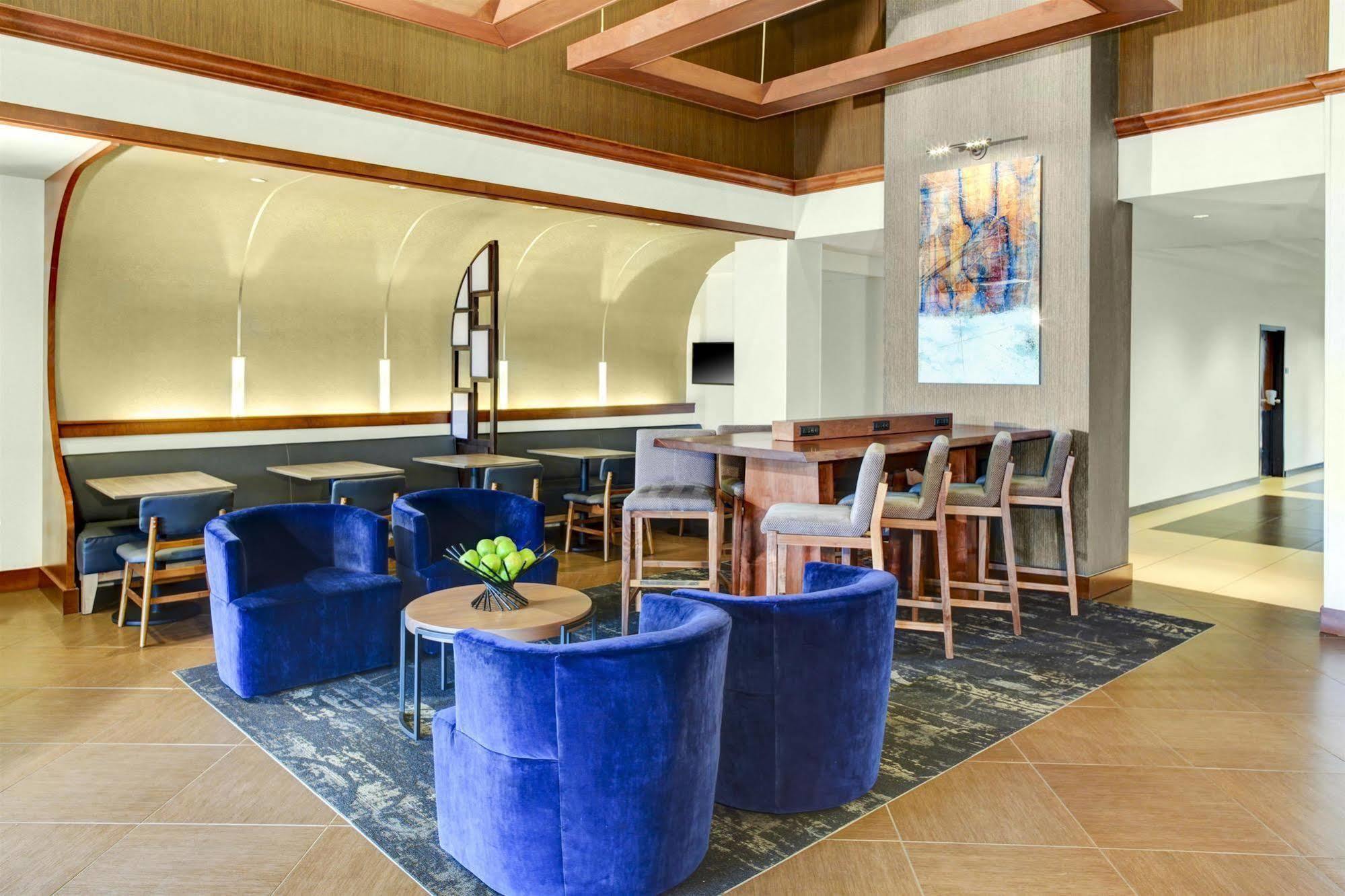 אורורה Hyatt Place Denver Airport מראה חיצוני תמונה