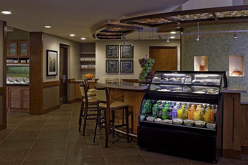 אורורה Hyatt Place Denver Airport מסעדה תמונה