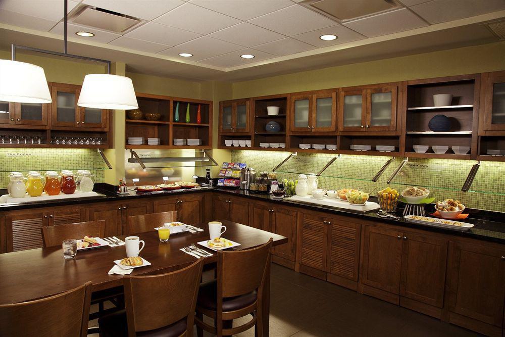 אורורה Hyatt Place Denver Airport מראה חיצוני תמונה